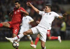 Tunisia's defender Yassine Meriah (L) challenges Portugal's forward Andre Silva during an international friendly football match between Portugal and Tunisia at the Municipal Stadium in Braga on May 28, 2018. / AFP PHOTO / MIGUEL RIOPA